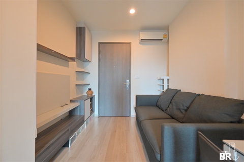 For sell! Centric Ratchada-Huaikhwang. Used like new by owner, never do rxnting. Appointment for visiting.