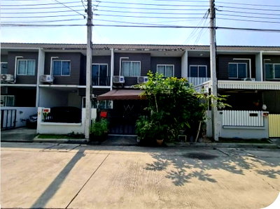 ทาวน์โฮม วิทยาลัยเทคโนโลยีทางการแพทย์และสาธารณสุขกาญจนาภิเษก : BB13072 ขายทาวน์เฮ้าส์ หมู่บ้าน เดอะคัลเลอร์ กาญจนาภิเษก-ราชพฤกษ์ 2 ตำบล ไทรน้อย อำเภอ ไทรน้อย จังหวัด นนทบุรี