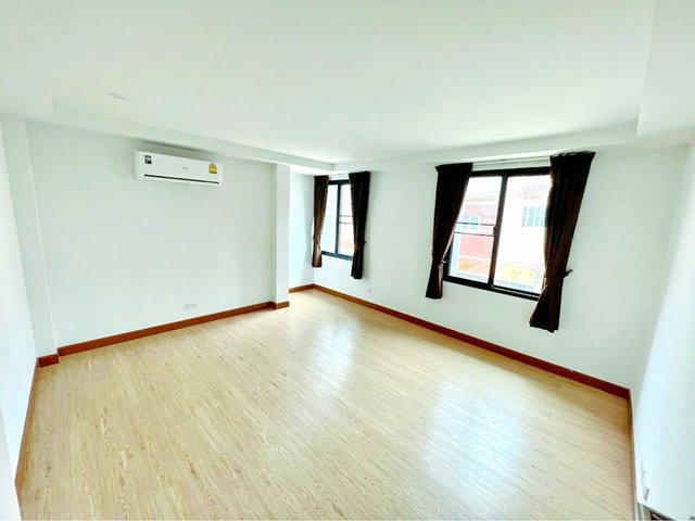 รูป ทาวน์โฮม 3ชั้น 3นอน 3 น้ำ19 ตร.วา. 220 ตร.ม. ถ.ติวานนท์ แจ้งวัฒนะ อิมแพ็ค เมืองทองธานี 900 ม. สำนักงานที่ดิน ปากเกร็ด 2 กม. - รูปที่ 6/8