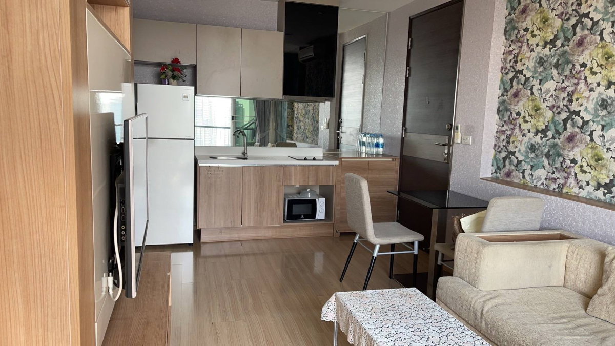 รูป คอนโด Rhythm สาทร ให้เช่า ชั้น 30 ห้องสวย ใจกลาง CBD โทร 063-6165390 - รูปที่ 2/4