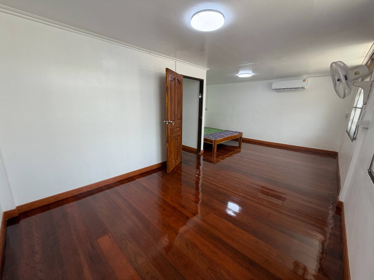 รูป 🏡 HM137 | ให้เช่าบ้านเดี่ยว 2 ชั้น รีโนเวทใหม่ทั้งหลัง (ใกล้อุดมสุข-บางนา) พื้นที่กว้าง สงบ เป็นส่วนตัว เลี้ยงสัตว์ได้! 🐶🐱 - รูปที่ 6/7