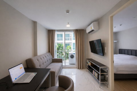 Condo for Sale – Vibrant Ekkamai Living, Peaceful Private Retreat