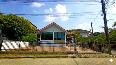 บ้านเดี่ยว ม.รังสิต : Navara Rangsit -klong 2 นาวาร่า รังสิต คลอง 2 : บ้านเดี่ยว 1 ชั้น 70.7 ตร.ว ใกล้ห้างฟิวเจอร์ปาร์ค ใกล้สนามบิน ใกล้ตลาดไท ราคาไม่ถึง 2 ล้าน