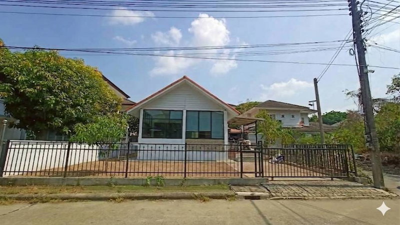 ขายบ้านเดี่ยว : Navara Rangsit -klong 2 นาวาร่า รังสิต คลอง 2 : บ้านเดี่ยว 1 ชั้น 70.7 ตร.ว ใกล้ห้างฟิวเจอร์ปาร์ค ใกล้สนามบิน ใกล้ตลาดไท ราคาไม่ถึง 2 ล้าน