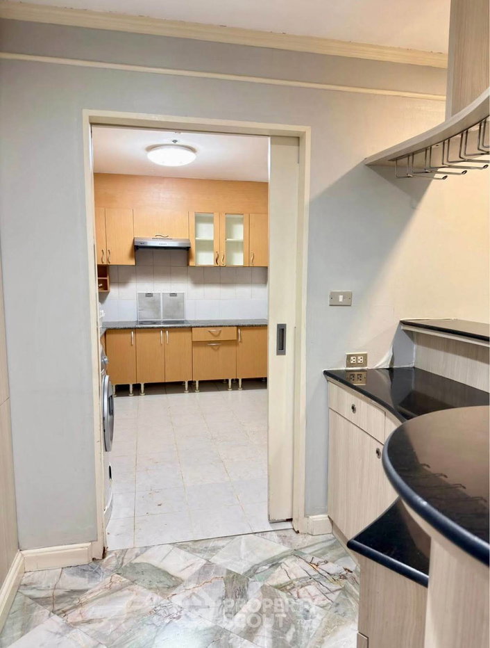 picture 3-BR Condo at Wittayu Complex near BTS Phloen Chit (ID 2811036) - 15/22