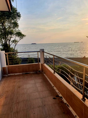 เช่าบ้านเดี่ยว ม.ราชภัฏธนบุรี สมุทรปราการ : 🌊🔥 บ้านเดี่ยววิวทะเลบางปู มองเห็นทะเลจริง! ใกล้ BTS เดินทางง่าย เพียง 18,000/เดือน 🔥🌊