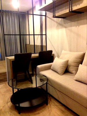 Condos for rent : Ideo Q Chula Samyan【𝐑𝐄𝐍𝐓】🔥A chic, truly minimalist room with full built-in cabinetry🔥 Contact Line ID: @hacondo