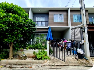 ทาวน์โฮม ลำลูกกา คลองสี่ : BP00802 ขายทาวน์เฮ้าส์ หมู่บ้าน เดอะคัลเลอร์ พรีเมี่ยม รังสิต-ลำลูกกา ตำบล ลาดสวาย อำเภอ ลำลูกกา จังหวัด ปทุมธานี