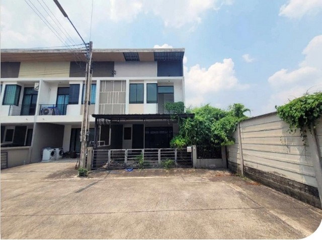 รูป BB13253 ขายทาวน์เฮ้าส์ หมู่บ้านเดอะทรัสต์ทาวน์ ตำบลบ่อวิน อำเภอศรีราชา จังหวัดชลบุรี - รูปที่ 3/8