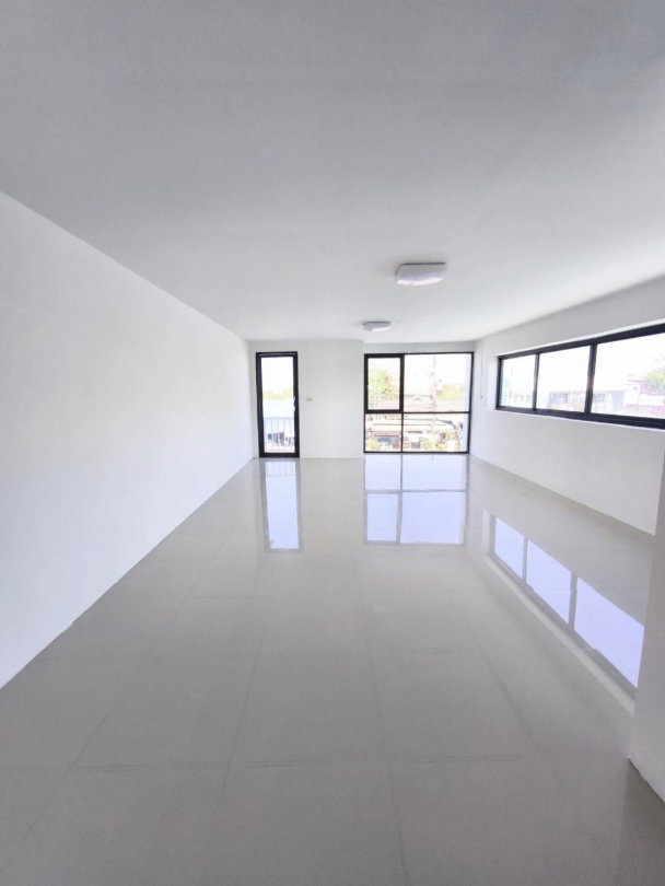 รูป ให้เช่าอาคารพาณิชย์ 2 ชั้น ต่อเติมพื้นที่พร้อมใช้งาน บ่อวิน ศรีราชา - รูปที่ 6/18
