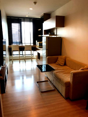 Condos for rent : 🔥 High Floor Unit in Sathorn near BTS Ready to Move Call 063-6165390