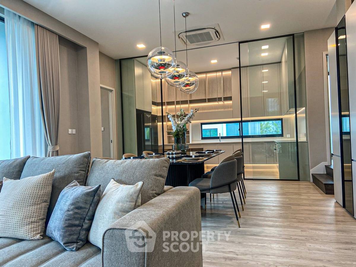 รูป บ้าน 4-ห้องนอน ที่ วีเว่ กรุงเทพกรีฑา ใกล้ กรุงเทพกรีฑา (ID 2810346) - รูปที่ 8/32