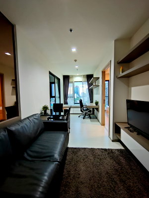 Condos for rent :  Rhythm Sukhumvit36-38. 1bed 33sqm. Line id: @pfagent