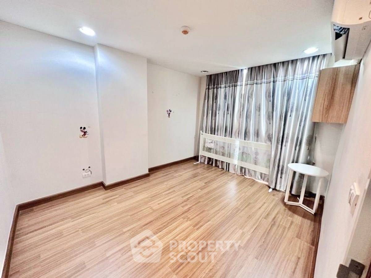 รูป คอนโด 1-ห้องนอน ที่ ซีนิธ เพลส สุขุมวิท 42 คอนโดมิเนียม ใกล้ BTS เอกมัย (ID 2461117) - รูปที่ 2/7