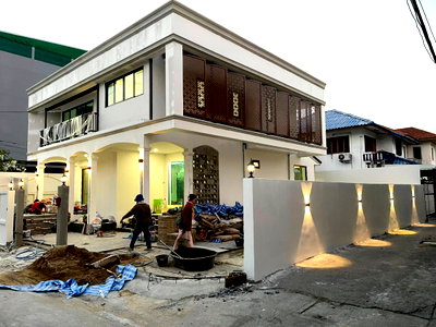 Houses for sale Nawamin Road : R156 🌿 Corner detached house, Modern Craftsmanship style, Nawamin area. Price only 9.85 million baht.