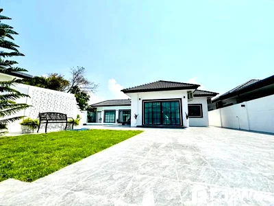 Houses for sale Chonburi : 4 Bedroom House for sale at Rattanakorn Village 18  1961398