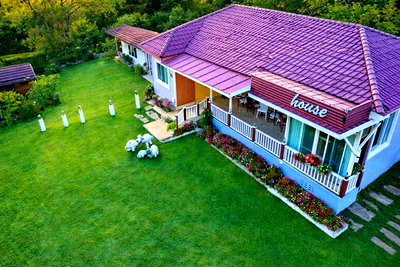 เช่าบ้านเดี่ยว ลำตะคอง : โลตัส ปากช่อง ฟาร์มโชคชัย บ้านพัก เขาใหญ่ วัดลำทองหลาง 1.9 กม. ทองสมบูรณ์ 7 กม.180 ตร.ม. 2 นอน 2 น้ำ บรรยากาศ เงียบสงบ ร่มรื่น วิวภูเขา