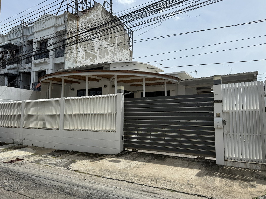 รูป ขาย บ้านเดี่ยว Chuan Cheun Prachacheun ชวนชื่น ประชาชื่น 74 ตรว. 2 ห้องนอน 2 ห้องน้ำ 1 ชั้น ครึ่ง จอดรถได้ 3 คัน - รูปที่ 2/12