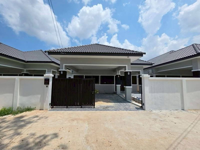 รูป ขายบ้านเดี่ยวสร้างใหม่ ห้วยใหญ่ พัทยา ซอยลุงจิ๋ว บ้านใหม่พร้อมอยู่ - รูปที่ 1/11