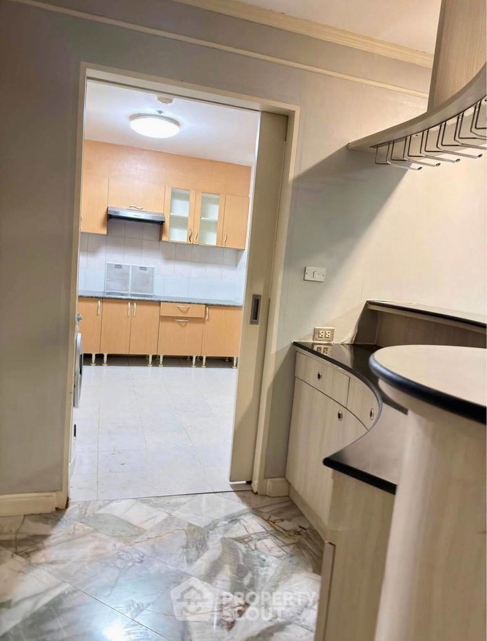 picture 3-BR Condo at Wittayu Complex near BTS Phloen Chit (ID 2811036) - 10/22