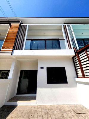 ทาวน์โฮม กรุงเทพมหานคร : บ้านทาวน์โฮม ซ.บุญพุฒ ซอย บุญพุฒ แขวงจองทอง จ.กรุงเทพ