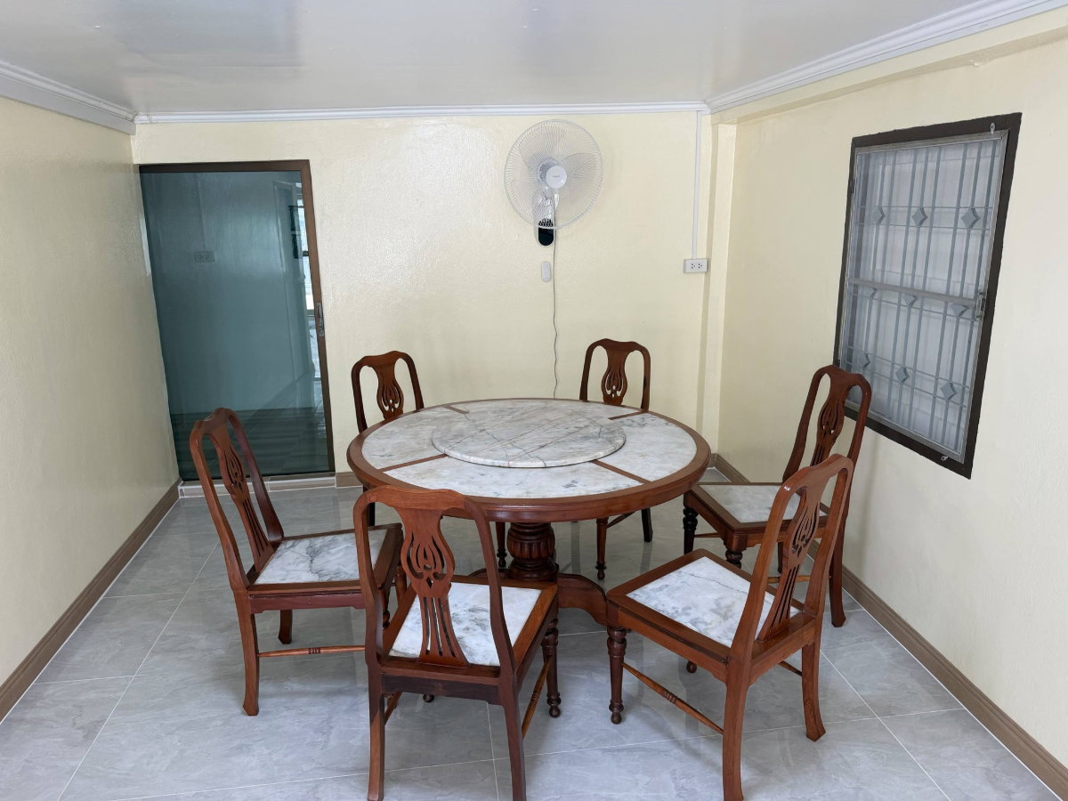 รูป 🏡 HM137 | ให้เช่าบ้านเดี่ยว 2 ชั้น รีโนเวทใหม่ทั้งหลัง (ใกล้อุดมสุข-บางนา) พื้นที่กว้าง สงบ เป็นส่วนตัว เลี้ยงสัตว์ได้! 🐶🐱 - รูปที่ 3/7