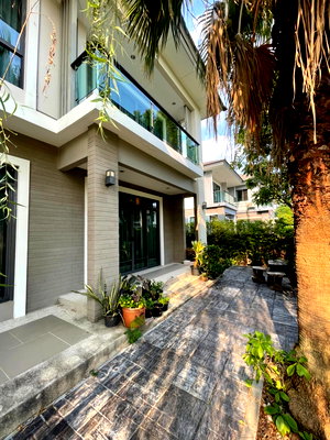 Houses for rent พัฒนาการ 32 : Luxury House for Rent / Sale – The Palm Pattanakarn | Near Thonglor & Ekkamai | Close to International Schools Pattanakarn 44 or 38