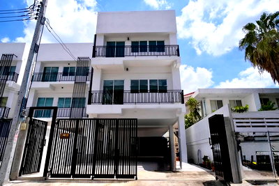 เช่าอาคารพาณิชย์ ม.เซนต์จอห์น : code : H182 ว่างแล้ว!! โฮมออฟฟิศให้เช่า รัชโยธิน (Ratchayothin Home Office) | สร้างใหม่ 3 ชั้น ใกล้ BTS รัชโยธิน เดินได้ 10-15 นาที