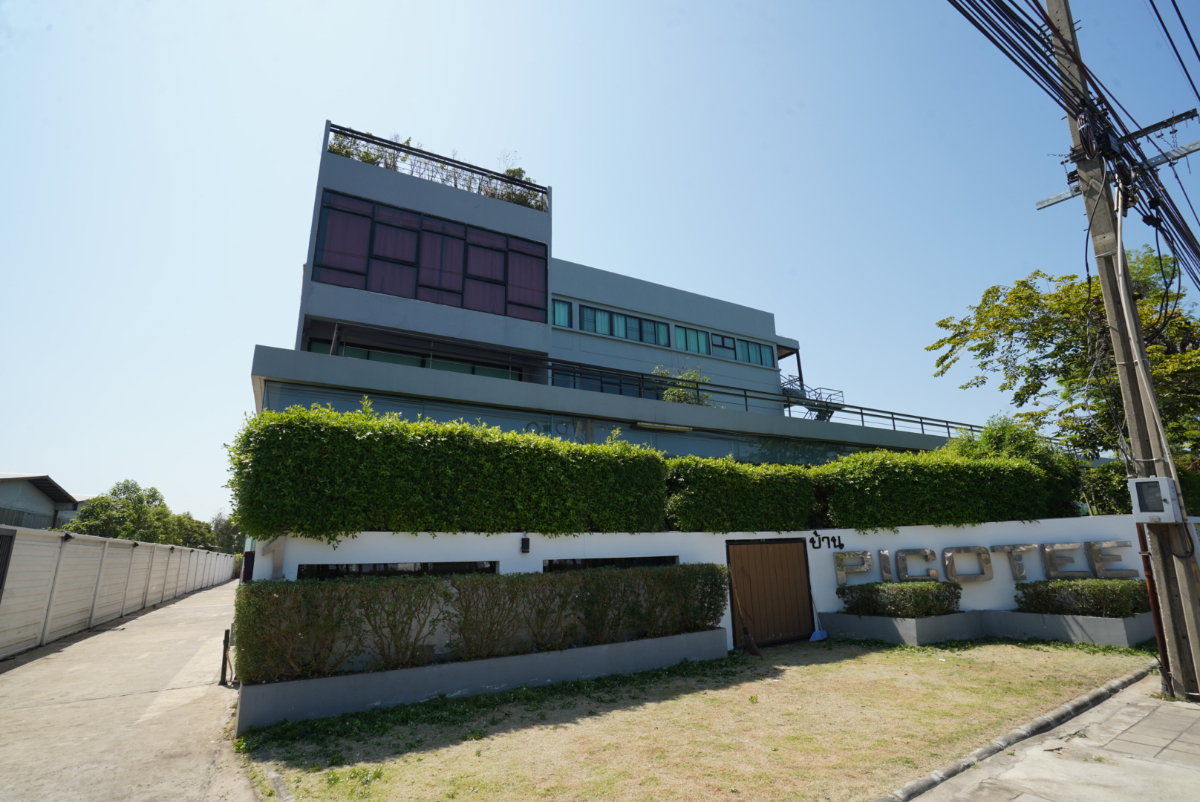 รูป ขายที่ดิน พร้อมอาคารพาณิชย์ 4 ชั้น และ 1 ชั้น ทำเลทอง ติดถนนเสรีไทย 90M - รูปที่ 8/31