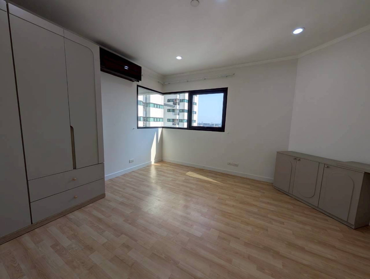 รูป Sathorn Garden✨ BTS Saladeang, Lumpini Park🌳 109 sqm. 2 bedroom 2 bathroom High floor rent 55,000🔥 - รูปที่ 8/9