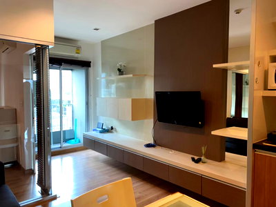 Condos for rent : Seed Musee. 1bed 35sqm. Line id: @pfagent
