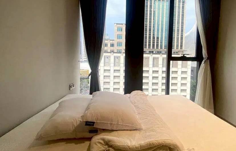 รูป LTH15012 – Luxury Condo Pet-Friendly for Rent Ploenchit | City Lifestyle Best Value | Near BTS Ploenchit | 160,000 THB | คอนโดให้เช่า เพลินจิต เลี้ยงสัตว์ได้ ไลฟ์สไตล์เมือง คุ้มค่า ใกล้ BTS เพลินจิต - รูปที่ 1/6