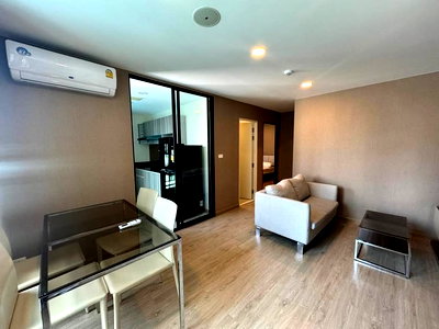 Condos for sale : ST517/Sell Urgent! The Cube Urban Sathorn-Chan, the largest corner room. Swimming pool view Price below cost
