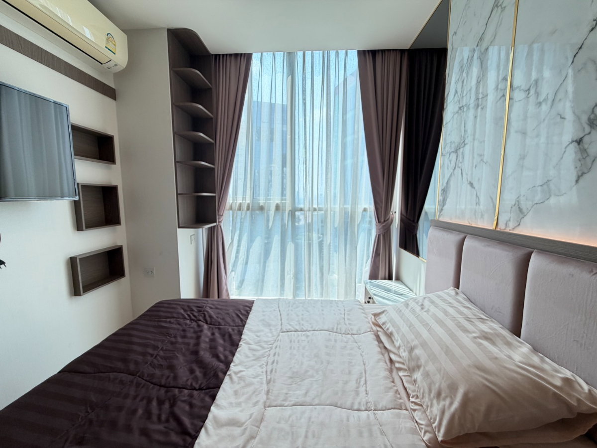 รูป ปล่อยเช่า คอนโดใกล้ MRT ศูนย์วัฒนธรรมฯ | Noble Revolve  Ratchada 2 | 1 ห้องนอน เฟอร์นิเจอร์ครบพร้อมอยู่ , ใกล้Central พระราม 9 - รูปที่ 2/9