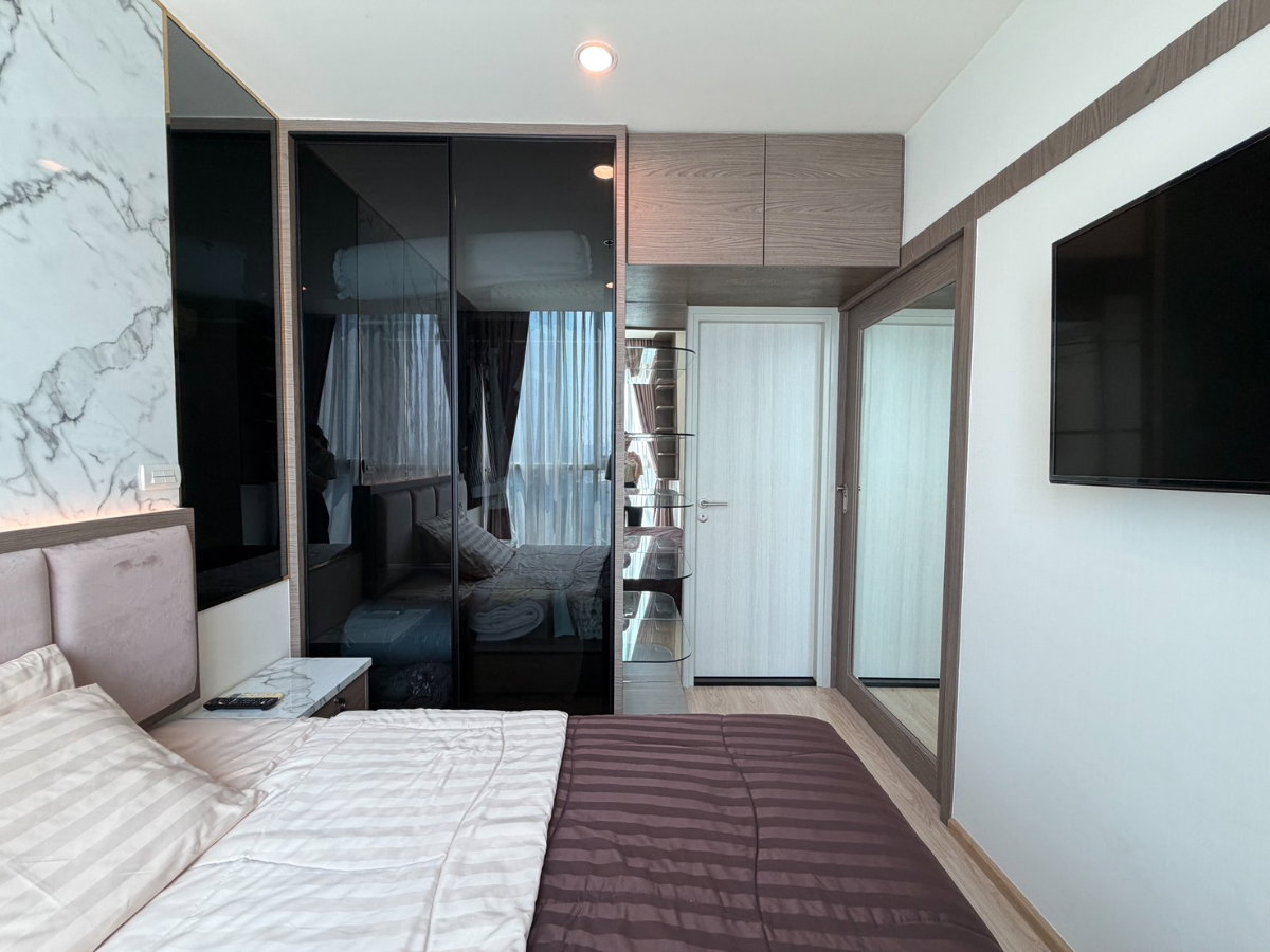 รูป ปล่อยเช่า คอนโดใกล้ MRT ศูนย์วัฒนธรรมฯ | Noble Revolve  Ratchada 2 | 1 ห้องนอน เฟอร์นิเจอร์ครบพร้อมอยู่ , ใกล้Central พระราม 9 - รูปที่ 5/9