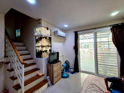 เช่าทาวน์โฮม กรุงเทพมหานคร : ปล่อยเช่าด่วน โครงการ Golden​ Town​ วัชรพล​ -​ สุขาภิบาล​ 5 ใกล้ทางด่วนเดิน ทางได้หลายเส้นทาง ใกล้ BTS📍🎉📣   เช่า 15,000 / เดือน 🎀 พร้อมเข้าอยู่