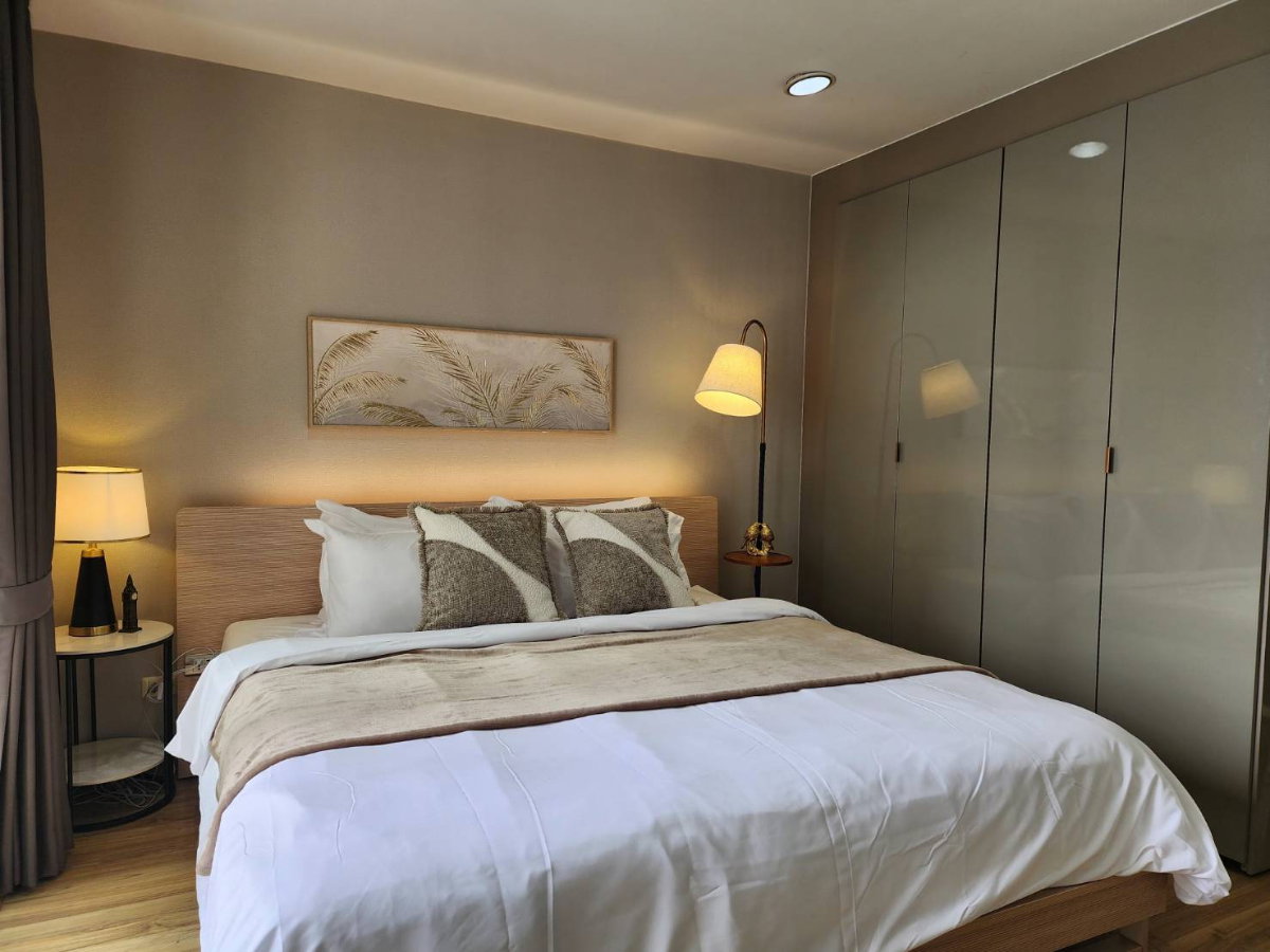 picture Asoke Place 2 Bedroom for rent . - 6/14