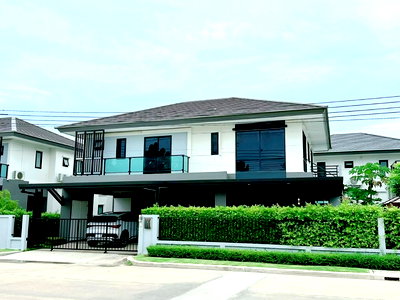Houses for sale Bang Phli Industrial Estate : BRITANIA Bangna-Suvarnabhumi KM.26