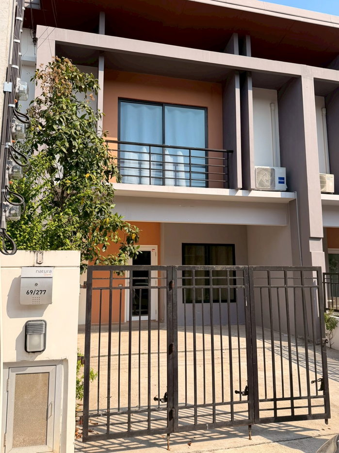 รูป ขายทาวน์โฮม 3 ห้องนอน 2 ห้องน้ำ 2 ที่จอดรถ บ้านสวย แสงสวย  - รูปที่ 2/17