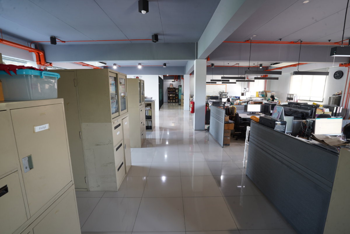 รูป ขายที่ดิน พร้อมอาคารพาณิชย์ 4 ชั้น และ 1 ชั้น ทำเลทอง ติดถนนเสรีไทย 90M - รูปที่ 27/31