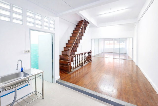 รูป อารีย์ สุทธิสาร แพลทินัม แฟชั่น มอลล์ 3.7 กม. โฮมออฟฟิศ 3 ชั้น อินทามระ12-16 2-3นอน รถไฟฟ้า BTS สะพานควาย 1.3 กม. 3แอร์ วิภาวดี 2น้ำ - รูปที่ 3/8