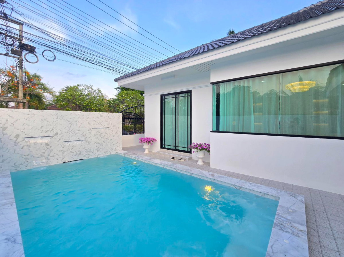 รูป บ้านพูลวิลล่าหัวมุมในโครงการเงียบสงบ ทรงโมเดิร์น ตกแต่งภายในหรูพร้อมเข้าอยู่ ทำเลชัยพรวิถึพัทยา - รูปที่ 32/42