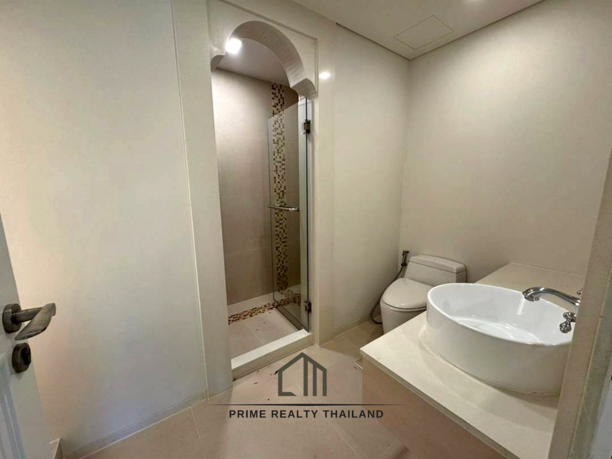 picture Comfortable 1st Floor Condo with Garden View - 15/17