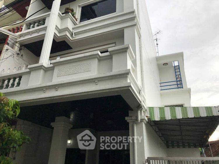 รูป ทาวน์เฮ้าส์ 4-ห้องนอน ใกล้ MRT สิรินธร (ID 2811632) - รูปที่ 1/8