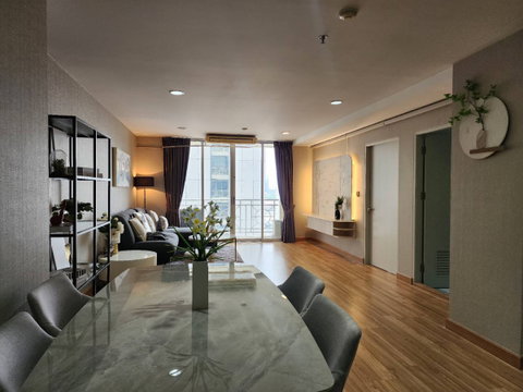 Asoke Place 2 Bedroom for rent .