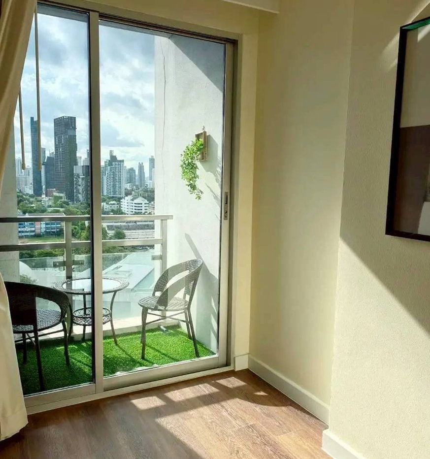รูป LTHC15013 - Modern Condo Prime Location for Rent Ekkamai | City Lifestyle Best Value | Near BTS Ekkamai | 52,000 THB  - รูปที่ 1/9
