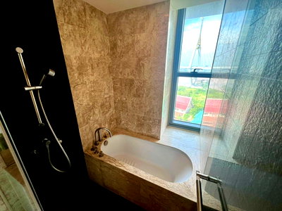 คอนโดให้เช่า : LTH15032 - Spacious Condo River View for Rent Rama 3 | City Lifestyle Best Value | Near BTS Surasak | 52,000 THB