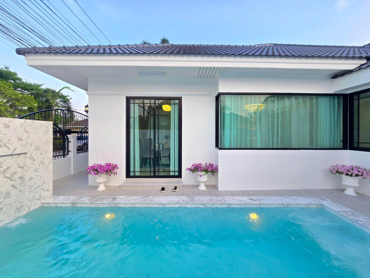 รูป บ้านพูลวิลล่าหัวมุมในโครงการเงียบสงบ ทรงโมเดิร์น ตกแต่งภายในหรูพร้อมเข้าอยู่ ทำเลชัยพรวิถึพัทยา - รูปที่ 41/42