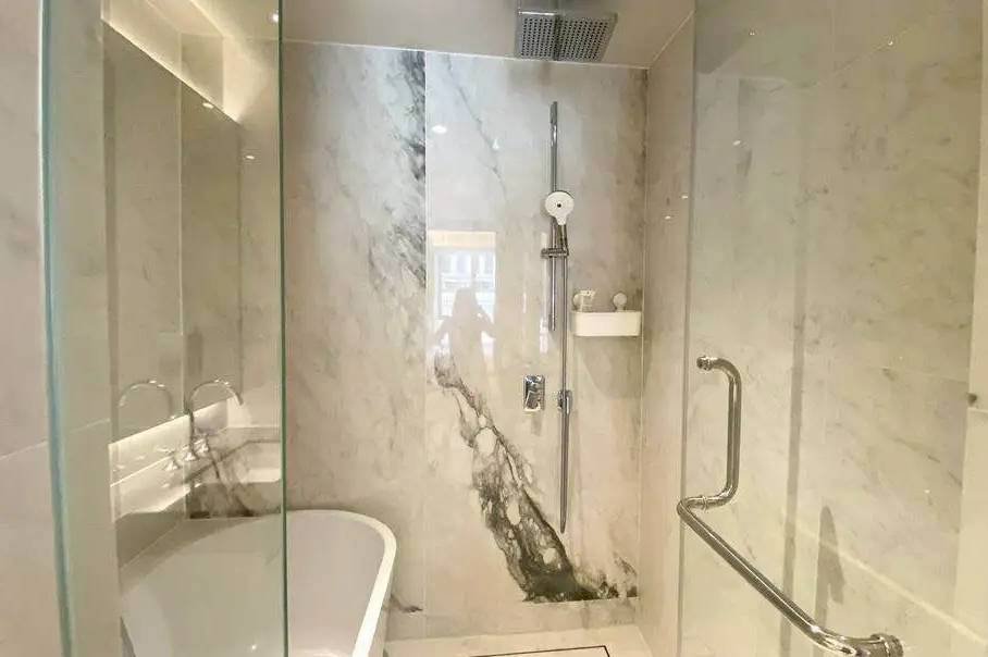 รูป LTH15012 – Luxury Condo Pet-Friendly for Rent Ploenchit | City Lifestyle Best Value | Near BTS Ploenchit | 160,000 THB | คอนโดให้เช่า เพลินจิต เลี้ยงสัตว์ได้ ไลฟ์สไตล์เมือง คุ้มค่า ใกล้ BTS เพลินจิต - รูปที่ 6/6