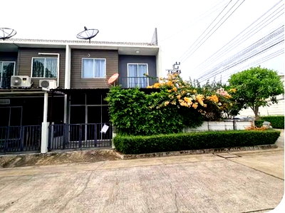 Townhouses for sale เทสโก้โลตัส บางพลี : FOR SALE  TOWNHOUSE PROPERTY  2824000 BAHT.
